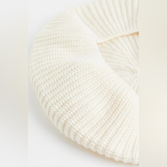 Knit Beret - Picture 2 of 3